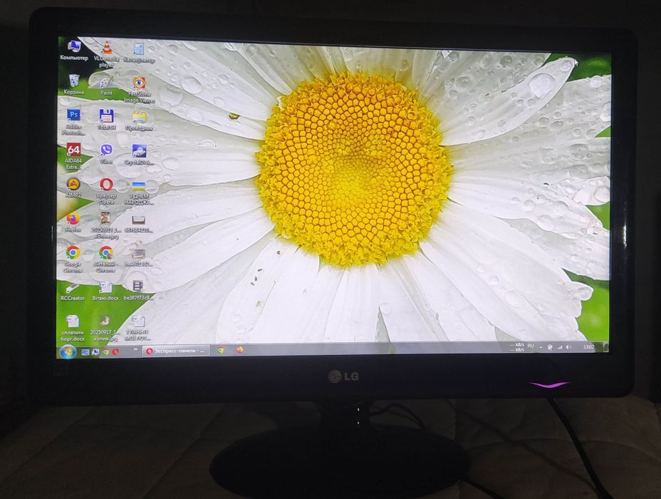 Монитор LG 23дюйма працює від 12вольт HDMI