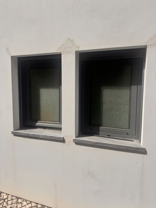 Janelas em Alumínio Cinza Antracite com Vidro Duplo