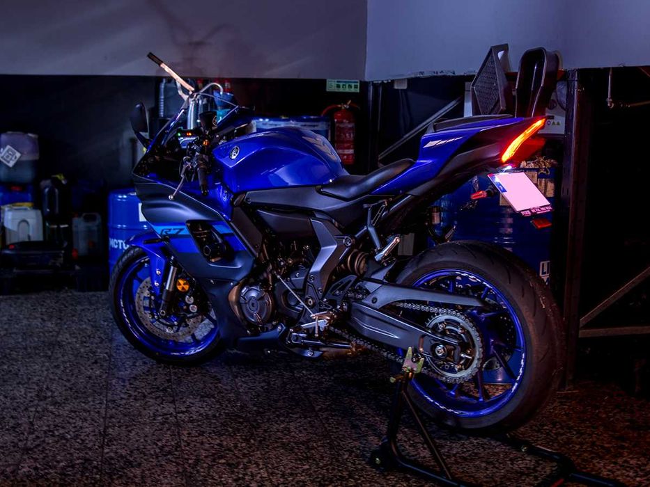 Yamaha R7 de 2024 em estado Irrepreensível. Linha Leo Vince. Extras