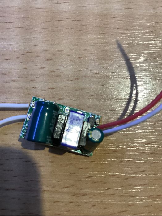 Адаптер с 220 в в 3 в .