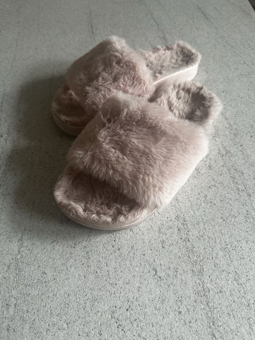 Klapki futerko kapcie z misiem 38