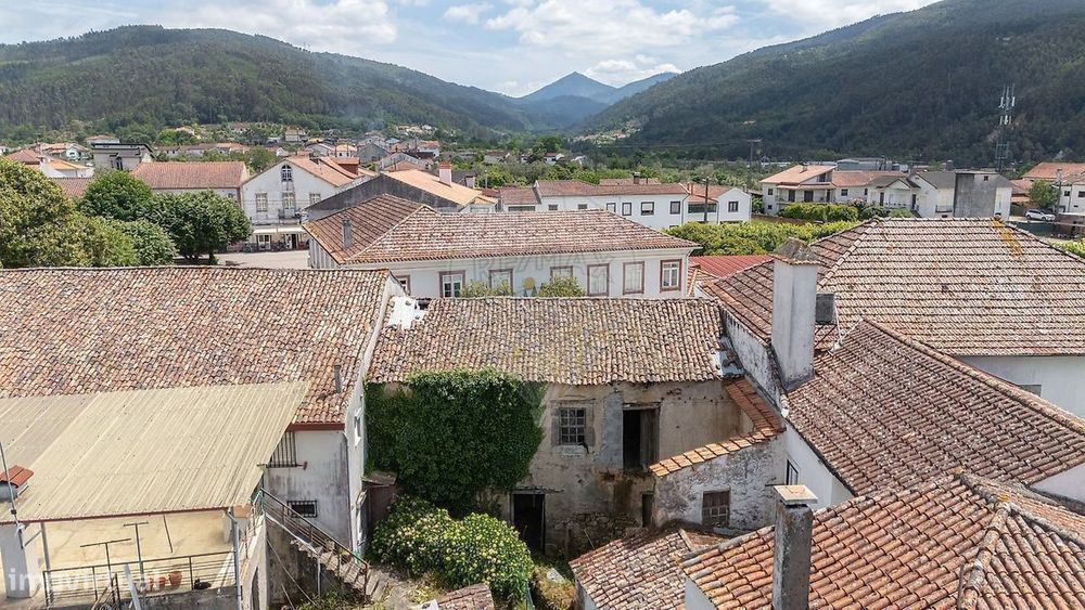 Moradia T4 para reabilitar à venda em Vila Nova do Ceira - Góis