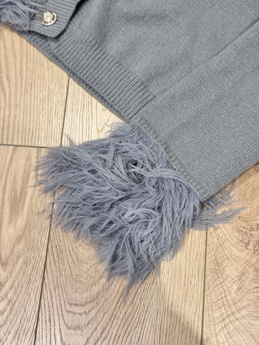 Стильний кардиган-светр з пір’ям