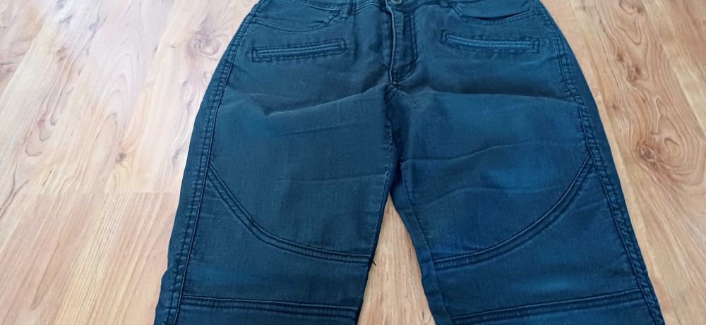 Spodnie czarne z materiału roz.38-40