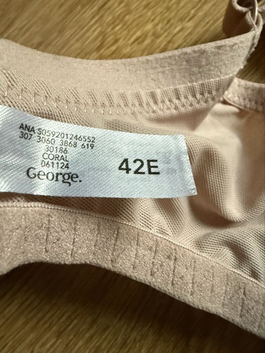 Bezszwowa miseczka 95E/F  koronka biustonosz nowy