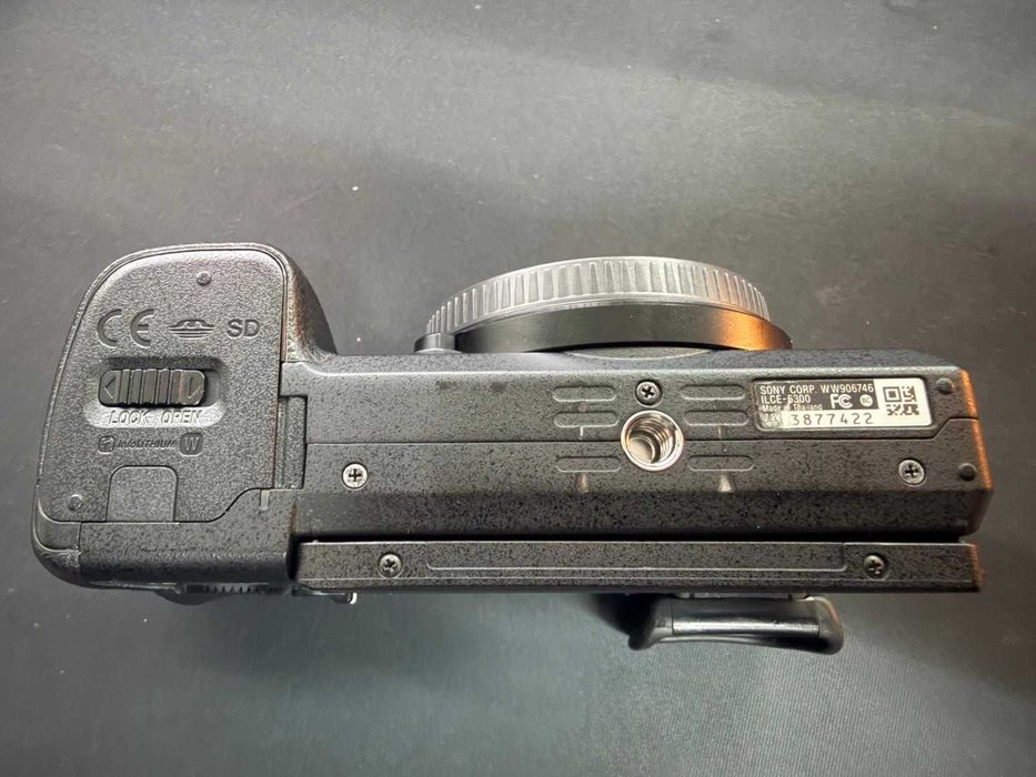 Sony a6300 APS-C 4K com 1067 disparos