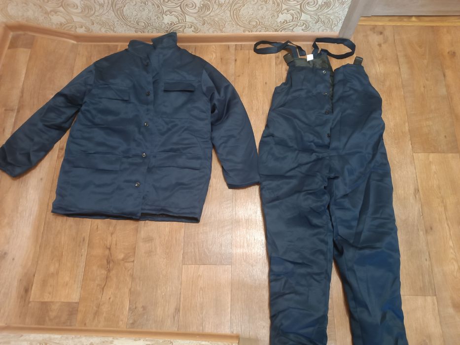 Продам рабочий мужской комбинезон теплый.