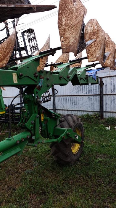 Плуг оборотний John Deere 3810 7+1