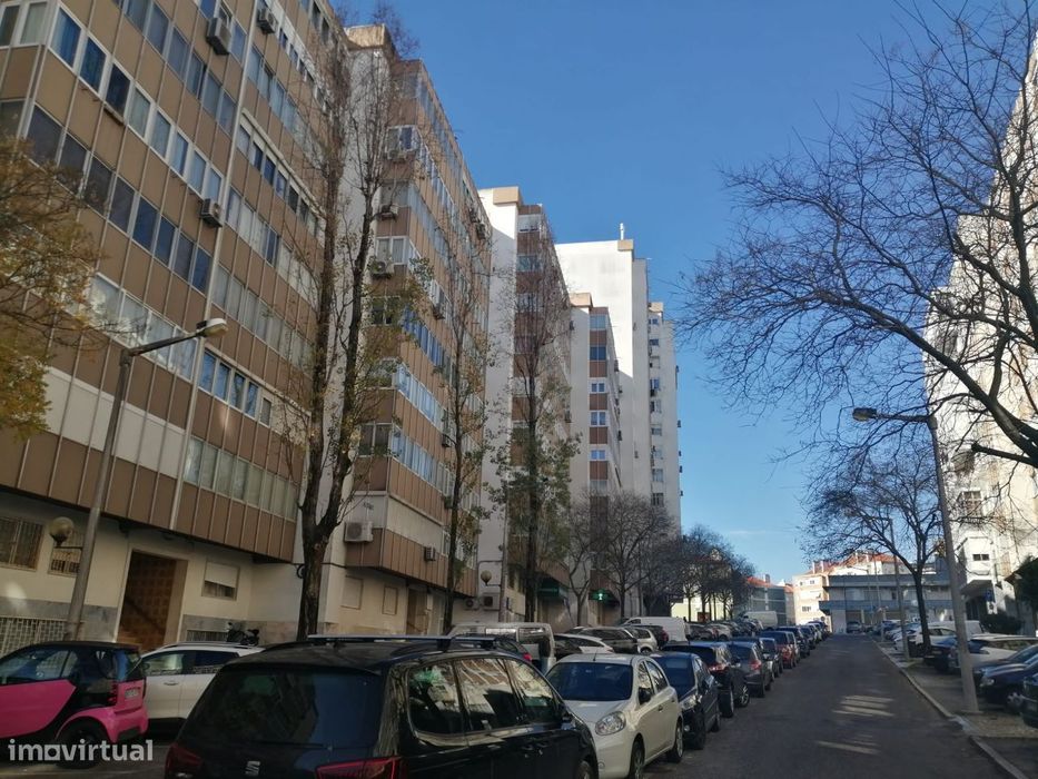 T3 cobertura, bem localizado nas Pedralvas, Benfica
