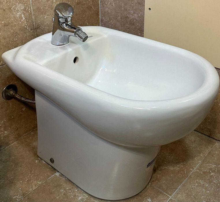 Sanita + autoclismo + Bidé com torneira - Marca ROCA