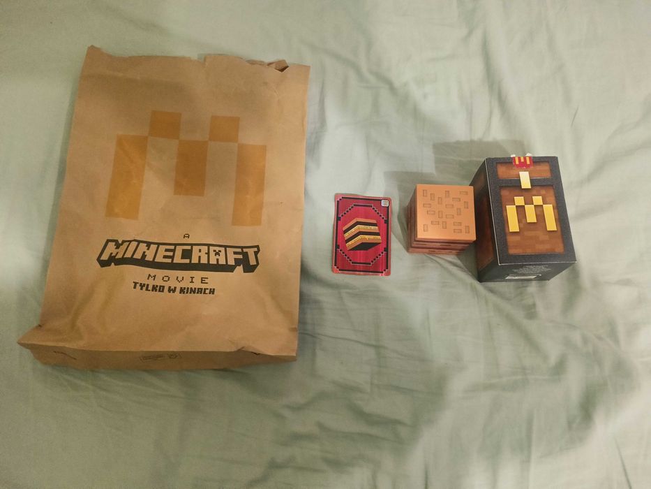 Figurka kolekcjonerska Minecraft McDonald's oraz karta holograficzna