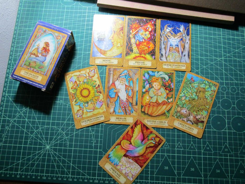 Chrysalis Tarot e Spiral Tarot: dois baralhos de tarot usados. Lindos!