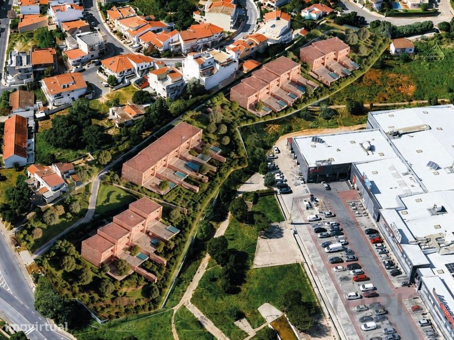 Terreno com 9.520 m² em Portimão, incluindo moradia T5 e com viabil...