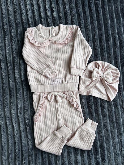 Костюм в рубчик пудровий