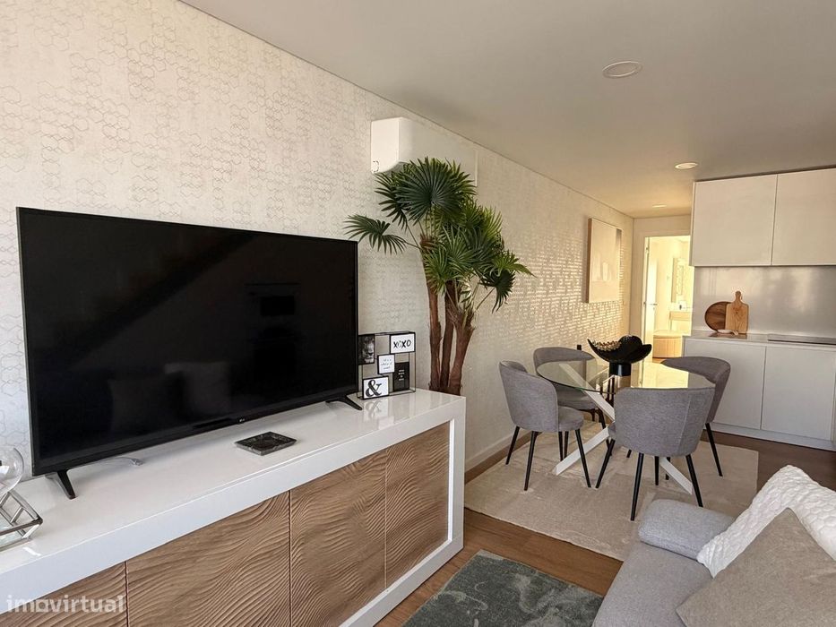 Apartamento T2 Duplex Mobilado na Av. Dr. Lourenço Peixinho — Glória E Vera Cruz, Aveiro
