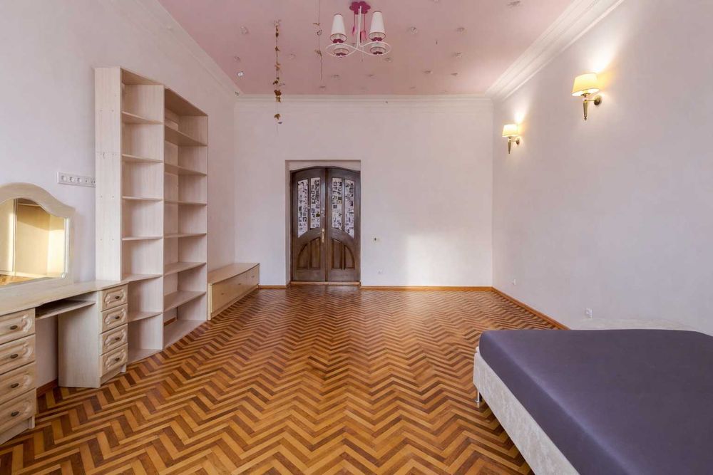 4-кімнатна квартира на продаж у Львові біля центру