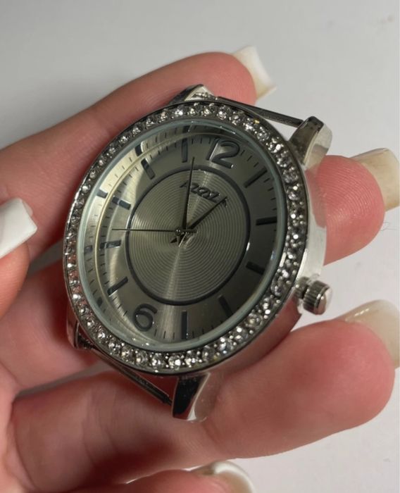 zegarek srebrny z cyrkoniami