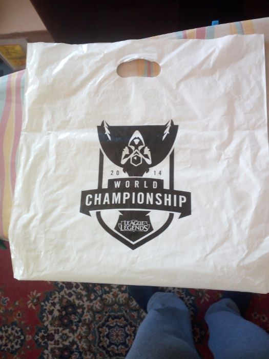 Conjunto Merchandise League of Legends Worlds 2014
