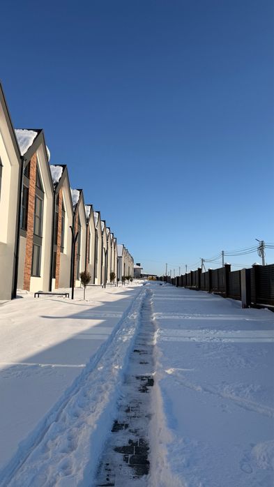 Продаж таунхаусу Aura Village