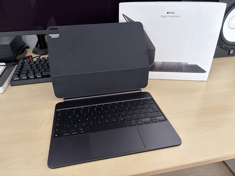 Magic Keyboard - iPad Pro 13” M4/M5