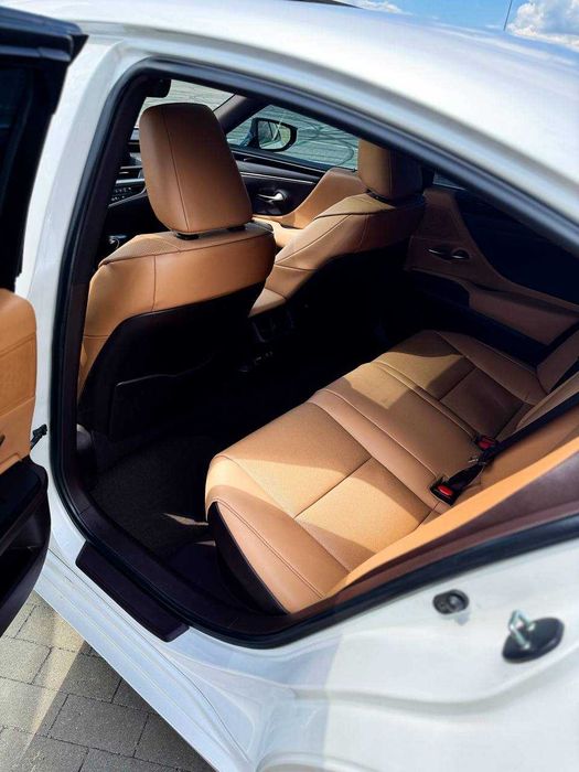 Lexus ES 2021 300h e-CVT