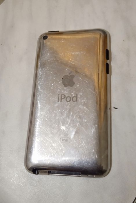 Продам Ipod a1367 8gb на запчасти