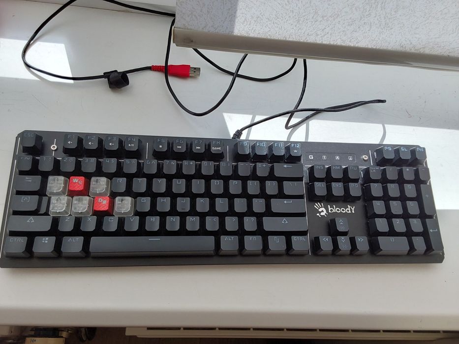 Клавіотура bloody коричневі свичі
