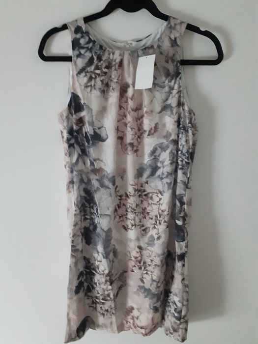 Vestido senhora com padrão floral H&M, novo com etiqueta