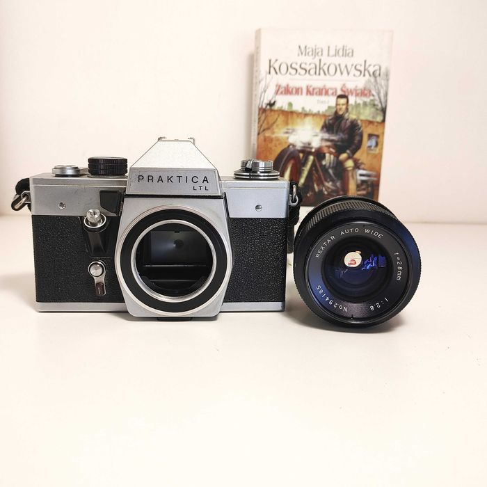 Srebrna lustrzanka analogowa PRAKTICA LTL szerokokątny REXTAR 2,8/28mm