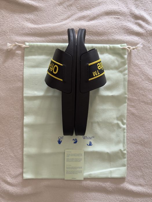 Chinelos Off-White (Tamanho 42)