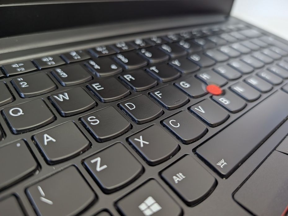 Ноутбук Lenovo ThinkPad E14 Gen 2/14/IPS/FHD/i5-1135G7/8/256/гарантія9./Гравіювання/для роботи/навчання/ОПТ/Роздріб