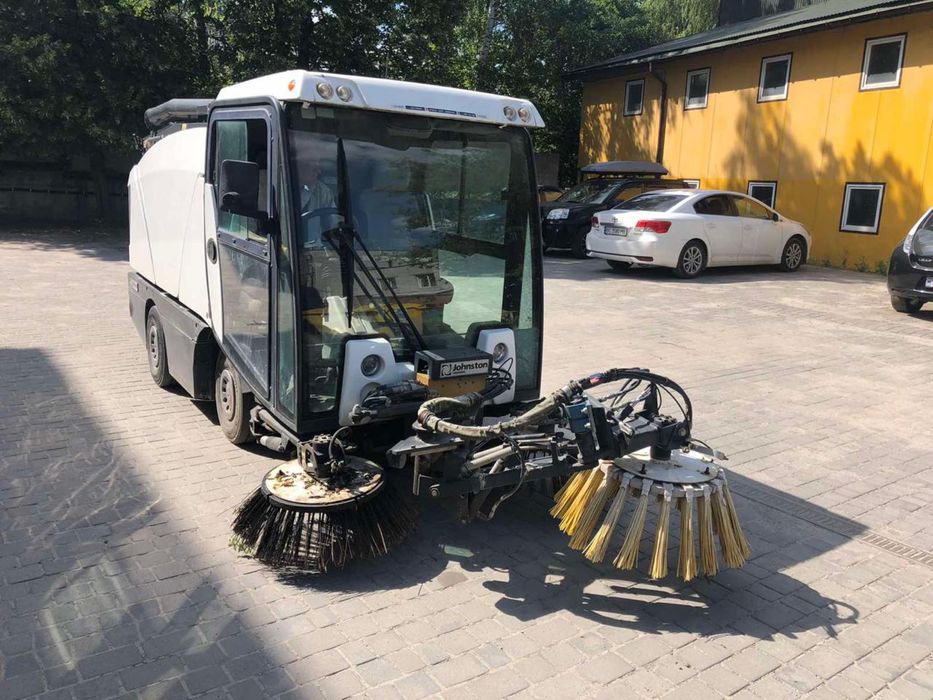 Вакуумна підмітально-прибиральна  машина   JOHNSTON CN200