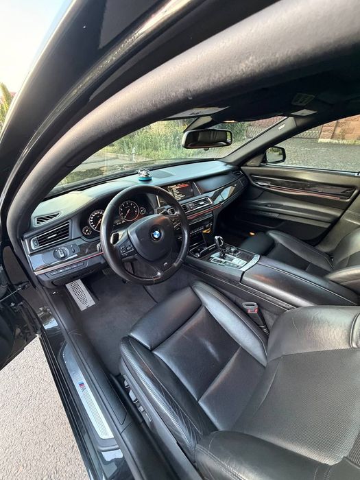 Бмв. Bmw 7 автомобіль