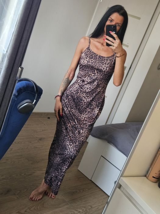 Długa sukienka w panterkę