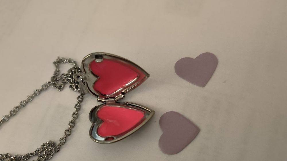 Colar coração abrir hello Kitty