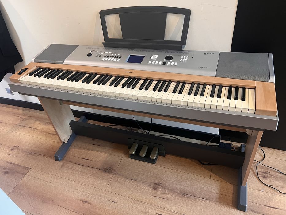 Pianino Yamaha Portable Grand DGX-630