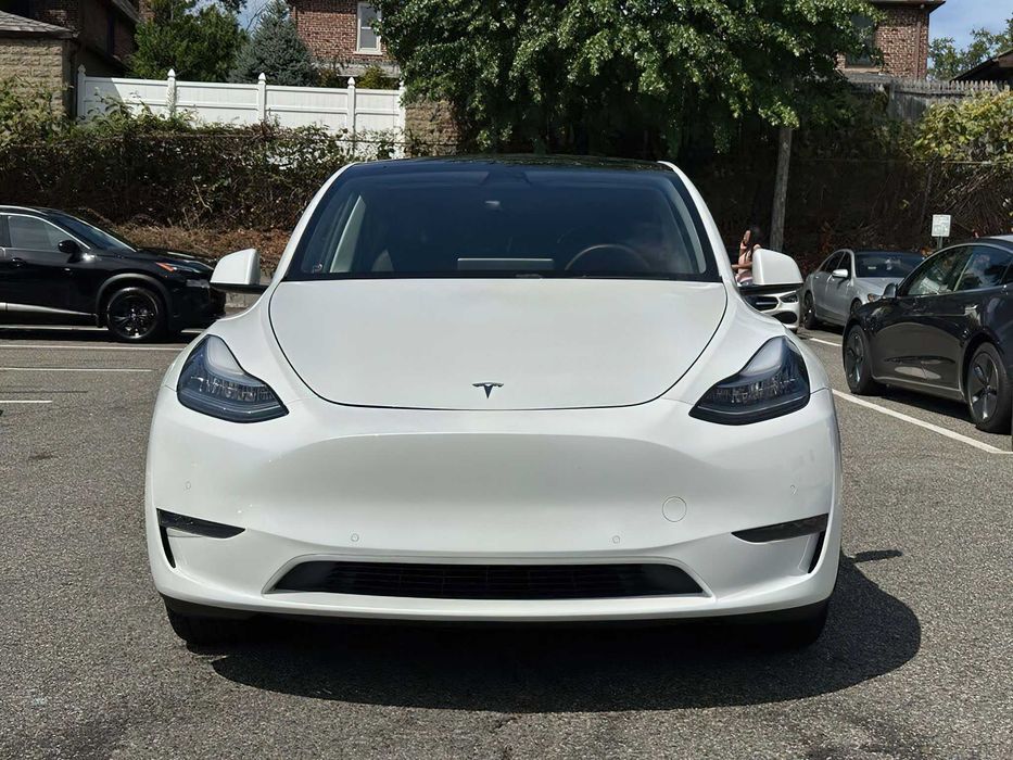 Tesla Model Y      2021