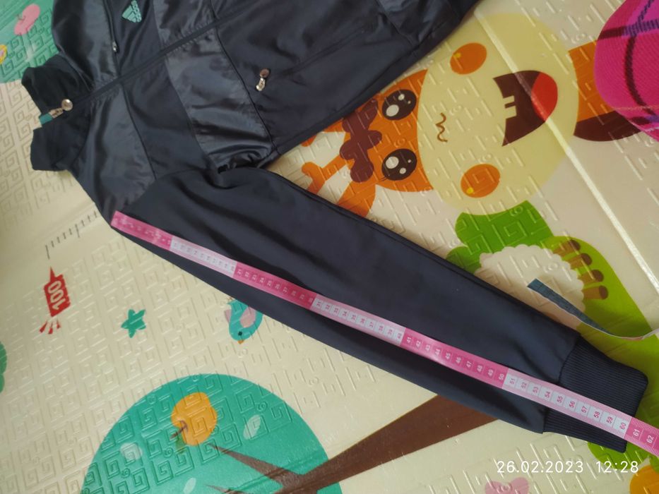 Спортивний жіночий костюм