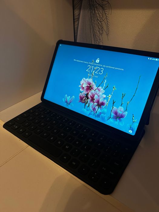 Tablet Huawei Mate Pad BAH4 W09 4 128 GB z klawiaturą