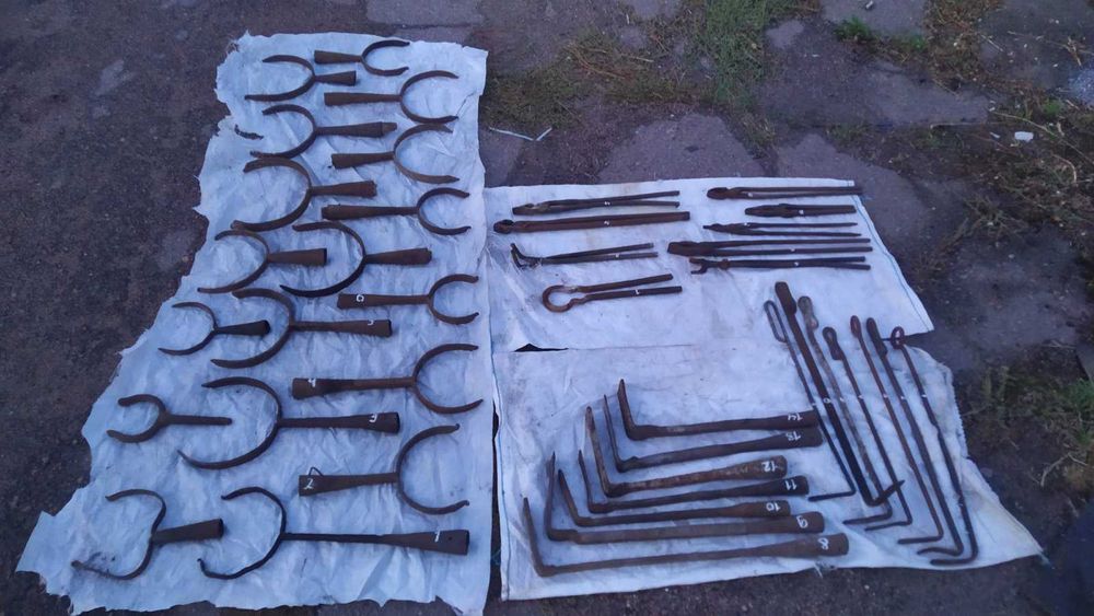 Ковані рогачі, прихвати, кочерги, інструменти коваля 19-20 столітт