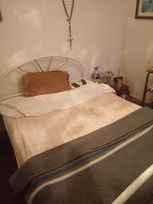 Mobília de casal em bom estado