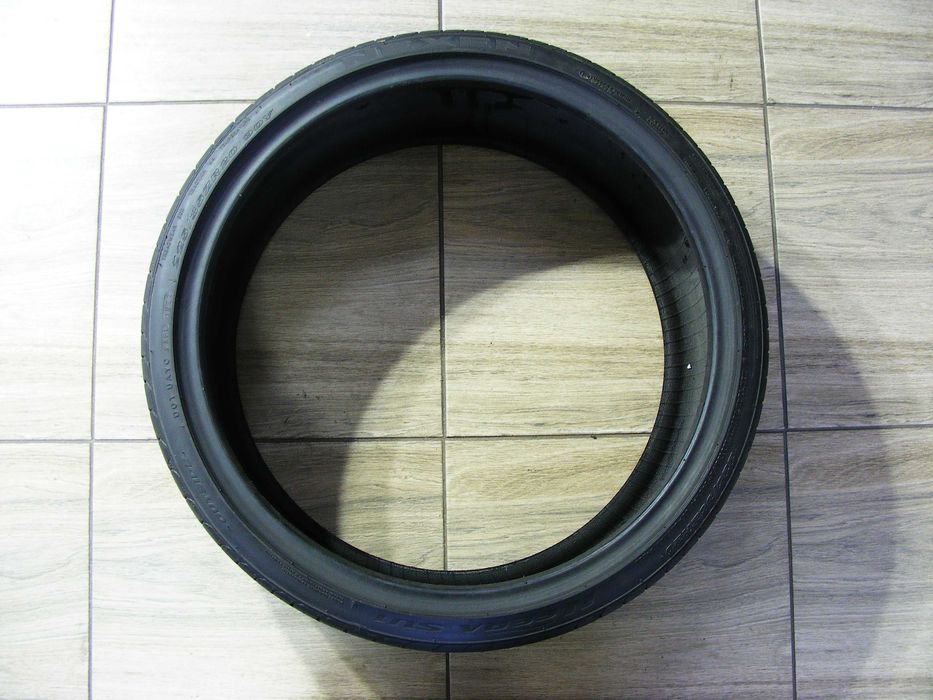 Літня гума 225/35/20 -4 шт.Nexen NFera SU1.