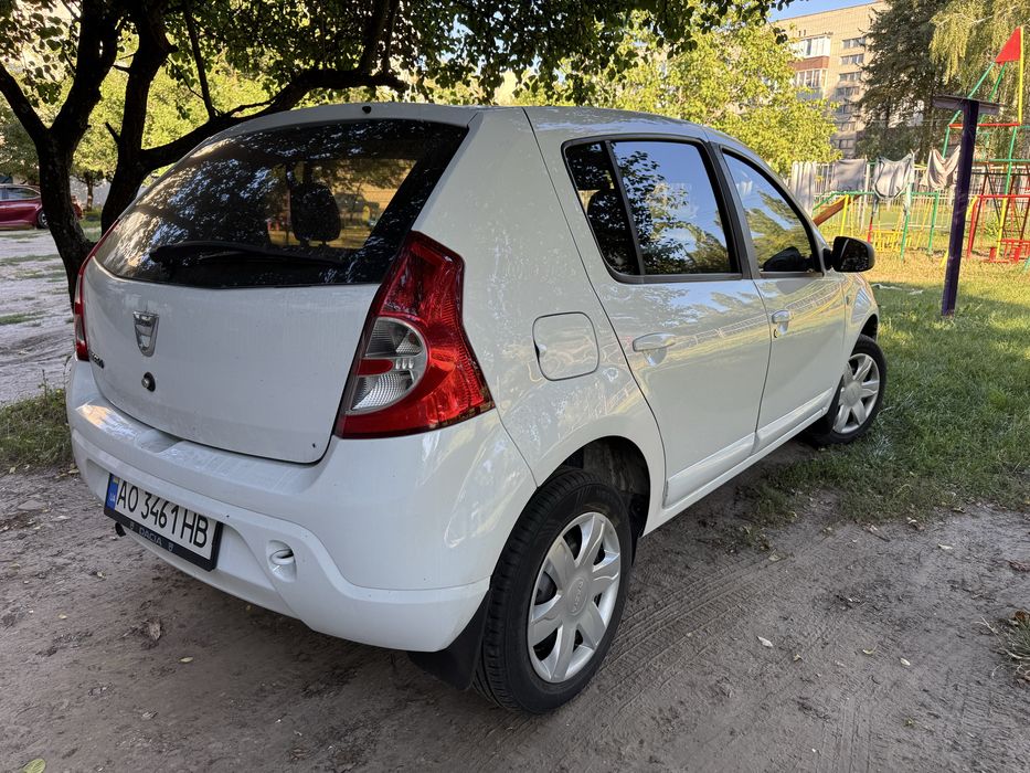 Продам сандеро 1,6 бенз 12р