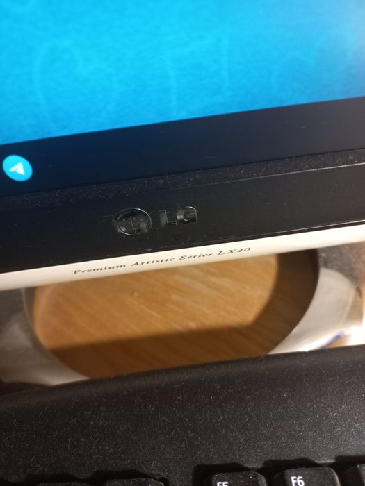 Монітор  LG  до   комп'ютера + перехідник