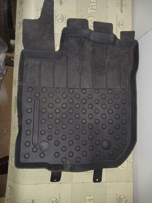 Продам килимки рено логан