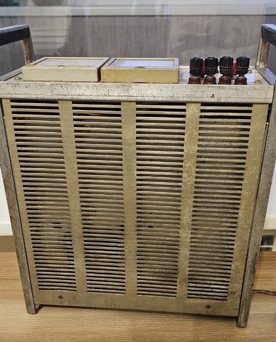 Лабораторний блок живлення