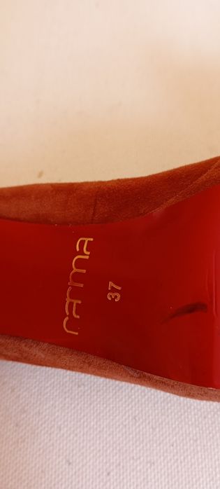 Sapatos de salto alto castanho camurça Carma