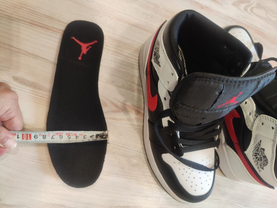 Кросівки Jordan Black Red White 36р.