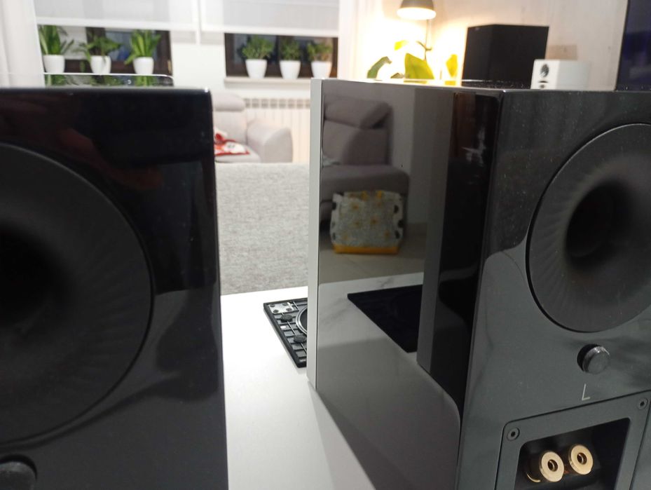 Definitive Technology Demand d7