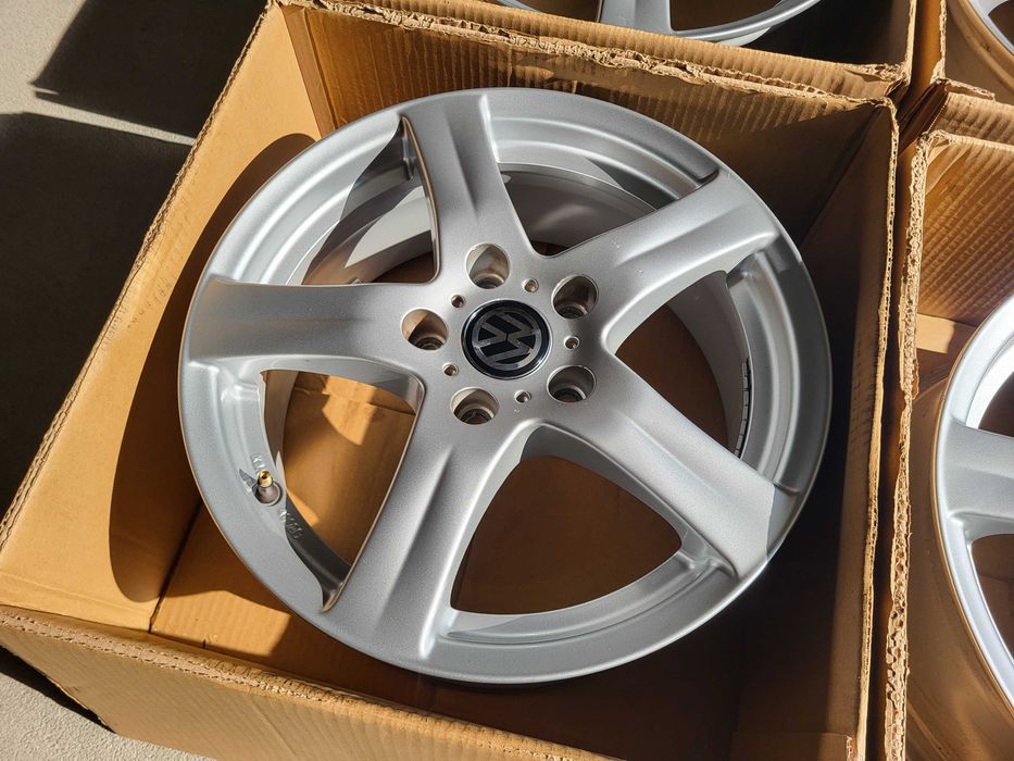 [596] Felgi aluminiowe 16 Cali 5x112 6,5Jx16H2 ET50 VW Passat Touran